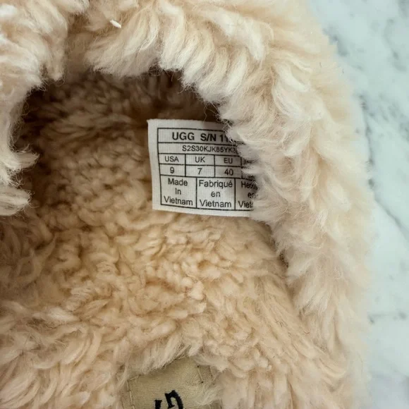 NEW UGG Fuzz Sugar Cross Slides Cream Fuzzy Wool Slippers Women’s Size 9 - Picture 8 of 9